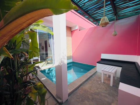 Honeymoon Suite, Pool View | WiFi (free)