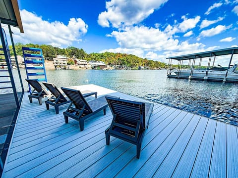 Sunrays Are the Perfect Way to Lakecation Vacation