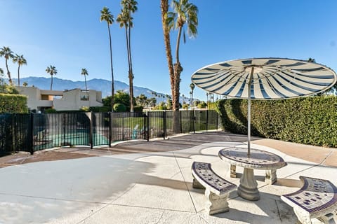 K0151 - Outside Pool