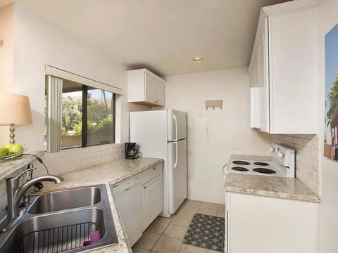 K0151 - Kitchen Area with Appliances