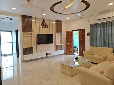Luxury Villa | Living area | 32-inch flat-screen TV with cable channels