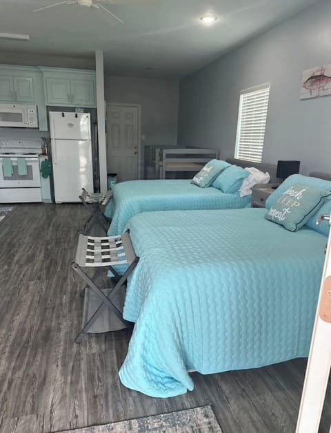 Deluxe Studio Suite, Balcony, Canal View | Free WiFi