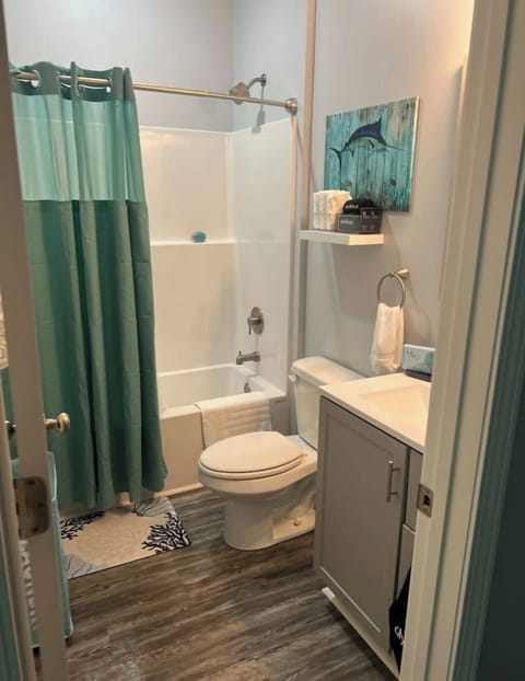 Deluxe Studio Suite, Balcony, Canal View | Bathroom