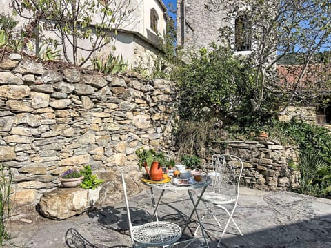 Flowerpot, Furniture, Flagstone, Houseplant, Outdoor Furniture, Garden, Chair, Stone Wall, Concrete