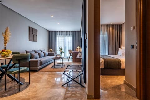 Junior Studio Suite | Living area | TV