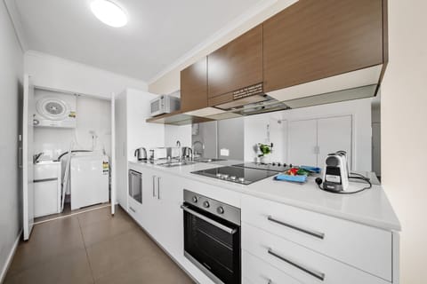 Apartment | Private kitchen | Cookware/dishes/utensils