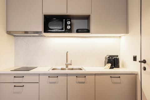 KLEO Hecate | Private kitchen | Fridge, microwave, coffee/tea maker, electric kettle