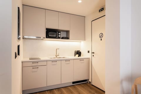 KLEO Hecate | Private kitchen | Fridge, microwave, coffee/tea maker, electric kettle