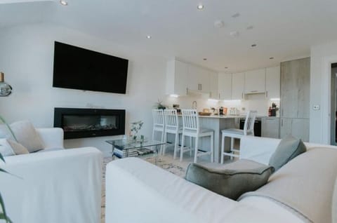 Living Room / Lounge