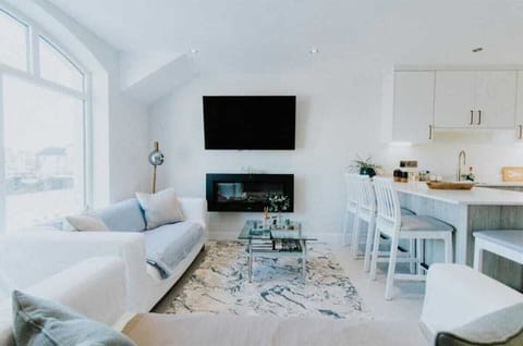 Living Room / Lounge