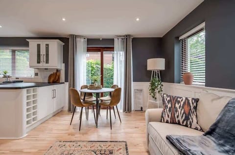 Living Room / Lounge