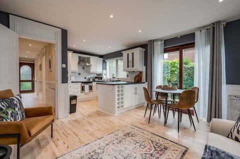 Living Room / Lounge