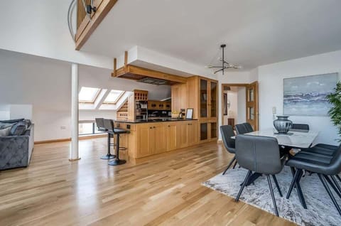 Living Room / Lounge