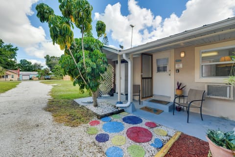 Nokomis Vacation Rental | 1BR | 1BA | 400 Sq Ft | 2 Steps Required