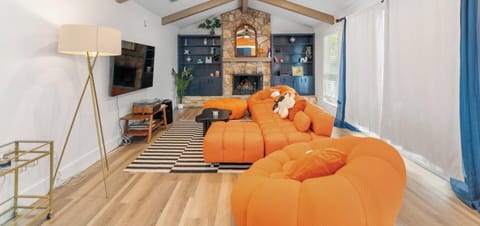 Relax in this bright living room with bold décor and cozy fireplace after exploring South Austin’s local gems—grab tacos at Valentina’s, unwind at Garrison Park, or catch live music at the nearby Moontower Saloon.