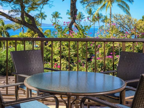 Lanai Dining