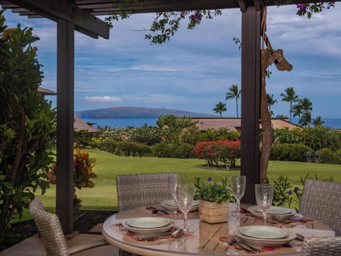 Lanai Dining