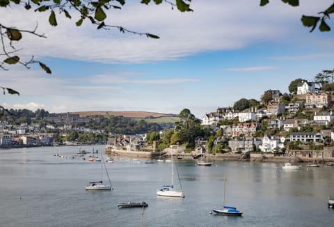 Mariner's Retreat, Dartmouth. Nestled in the heart of Devon's breathtaking coastline, this property is perfectly positioned to enjoy the natural beauty surrounding Dartmouth.
