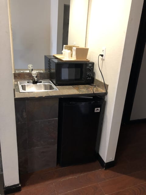 Deluxe Room, 1 King Bed | Microwave