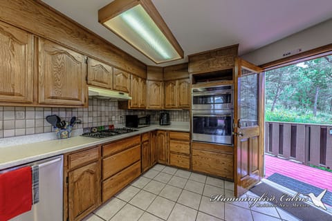 Back entry has 1 step; opens to kitchen