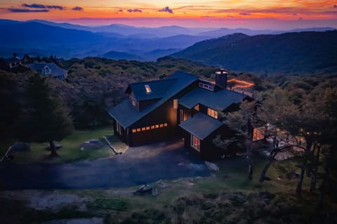 Perched high above the Blue Ridge Mountains, Sky High Adventures delivers unforgettable sunsets and sweeping panoramic views from the highest slopes of Beech Mountain. 🌄✨