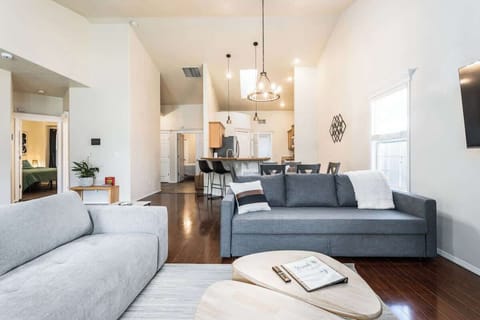 #StayInMyDistrict #BookDirect