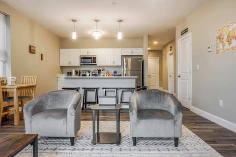 "The apartment was sparkling clean and exactly what we look for when coming into the city!"

- Macaela | Feb 2020
