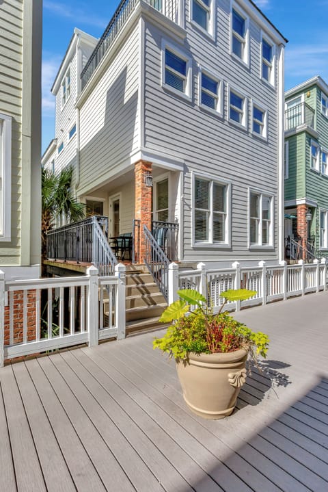"Anchors Away" rear exterior facing Boardwalk.
