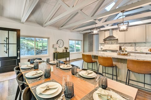 Dining Table | Breakfast Bar | Kitchen