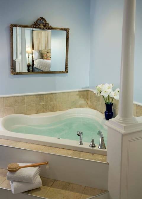 Marion Slocomb Suite, Cottage | Premium bedding, individually decorated, individually furnished