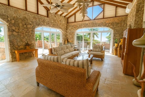 Luxury Triple Room, Private Pool, Mountain View | Living area