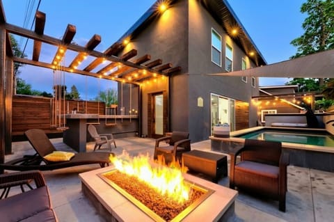 Picture yourself here !....Sitting by the fire enjoying a glass of wine with friends, taking a dip in our heated pool, soaking in the hot tub, relaxing after a busy day. This private backyard space has it all...there is even an outdoor kitchen !