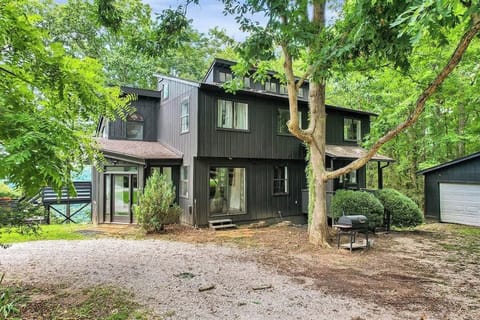 Lost Cove Retreat  Exterior of Home