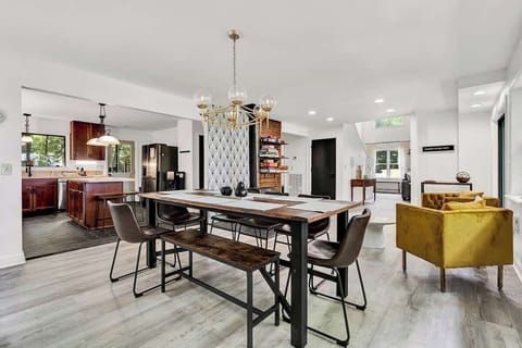 Lost Cove Retreat- Dining Room 