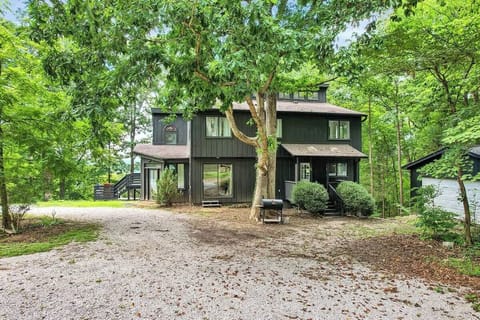 Lost Cove Retreat  Exterior of Home