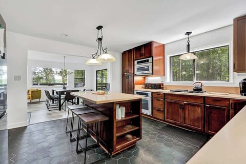 Lost Cove Retreat- Full Kitchen