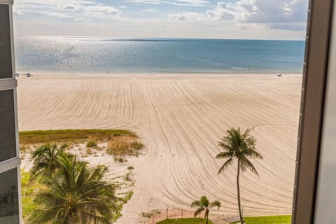 Welcome to Tide & Seek — your toes-in-the-sand getaway starts right here! ☀️