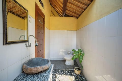 Superior Room | Bathroom | Shower, towels, soap, shampoo