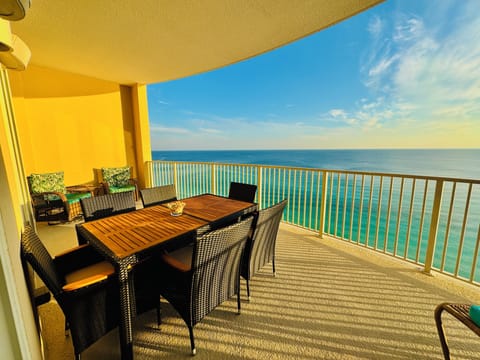 Your private front-row seat to the Gulf Coast’s most stunning sunsets