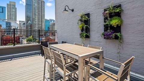 Soak up skyline sunshine with cocktails at the rooftop terrace.