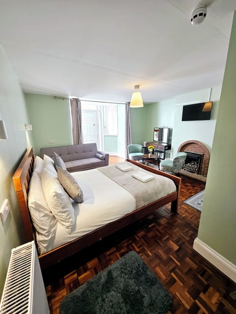 Apartment | Iron/ironing board, free WiFi