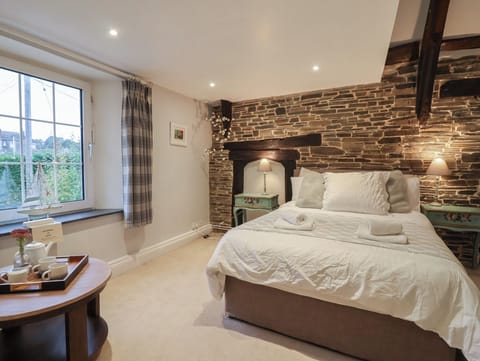6 bedrooms, individually decorated, individually furnished, free WiFi