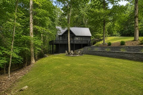 Enjoy the peaceful serenity of this pet friendly cabin rental in Ellijay