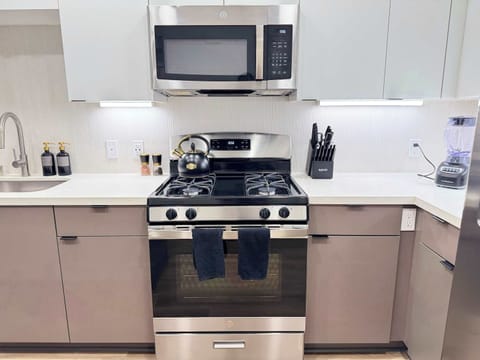 Experience extended comfort with a fully equipped kitchen featuring a coffee machine, stovetop, and microwave—everything you need for a seamless long-term stay.