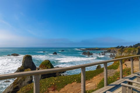 Enjoy open views of the shoreline right from the deck. Perfect for quiet mornings, sunsets, and taking in the sound of the waves.