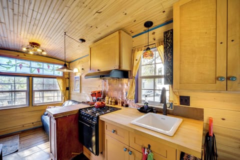 Apartment (0 Bedroom) | Interior