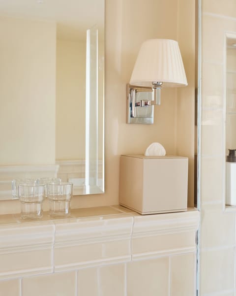 Superior Room | Bathroom | Shower, eco-friendly toiletries, hair dryer, bathrobes