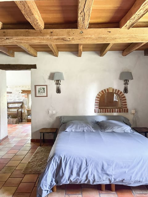 House | Blackout drapes, iron/ironing board, free WiFi