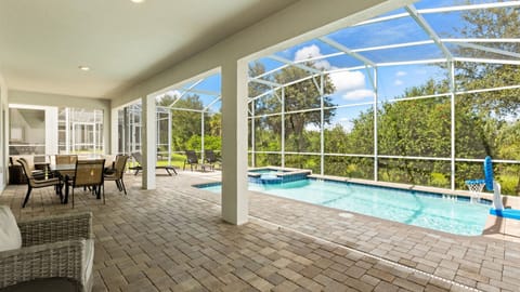House | 8 bedrooms, high-speed internet