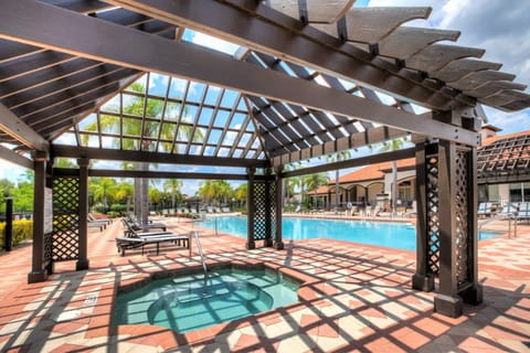 House | 6 bedrooms, high-speed internet